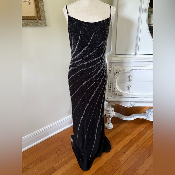 Elegant Black Evening Dress with Sheer Shawl - Picture 5 of 5